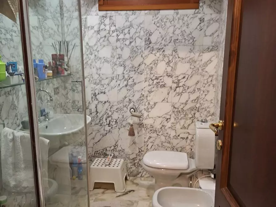 Immagine 13 di Appartamento in vendita  a Carrara