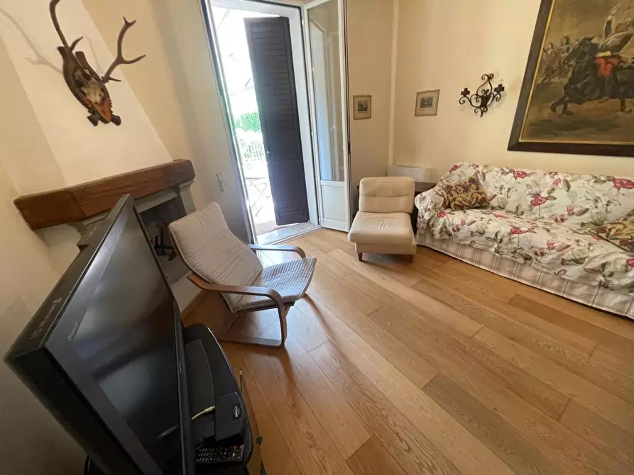 Immagine 15 di Casa indipendente in vendita  a Massa