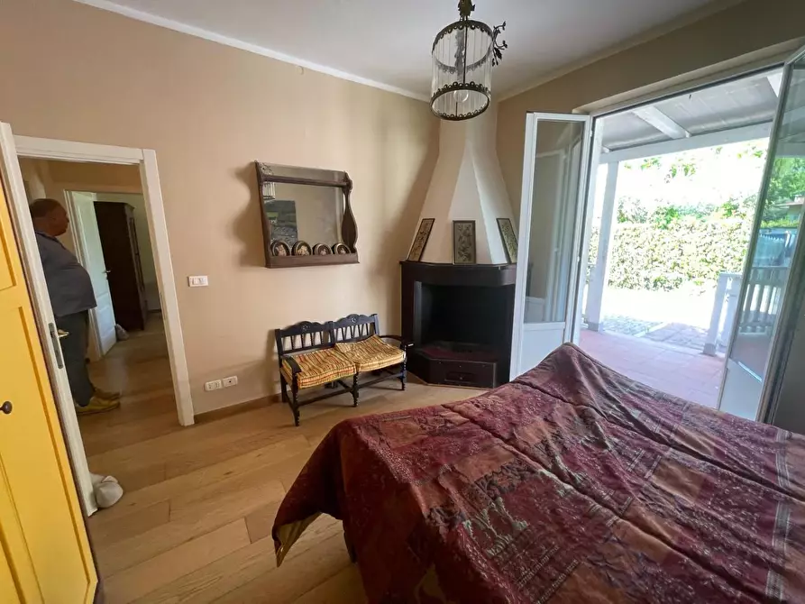 Immagine 18 di Casa indipendente in vendita  a Massa