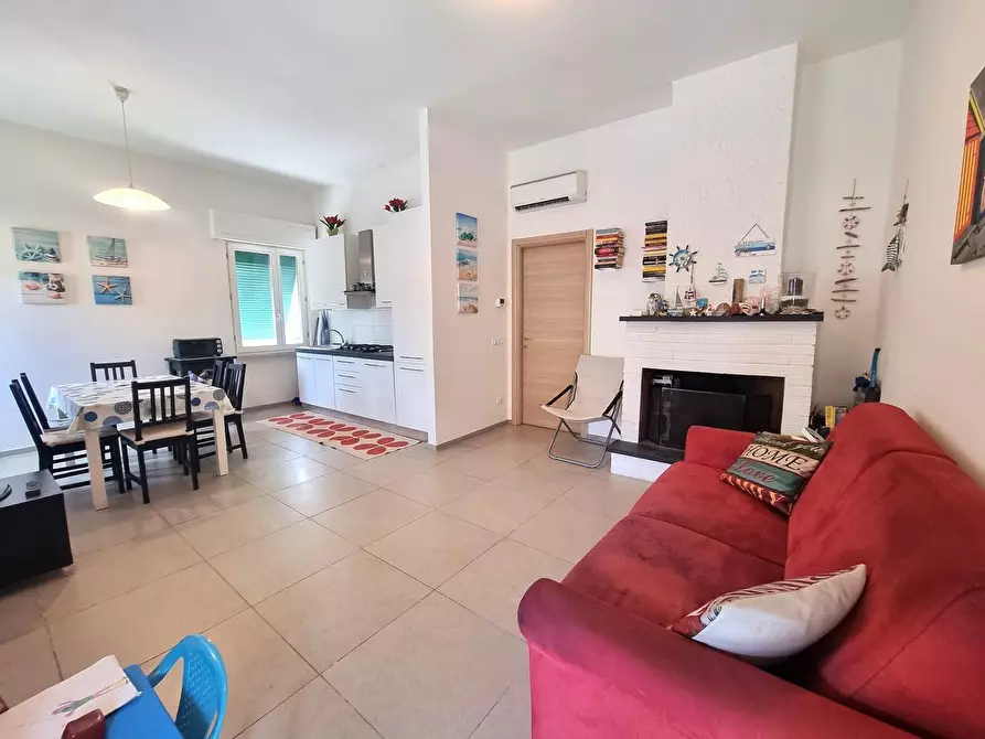 Immagine 10 di Casa indipendente in vendita  a Viareggio
