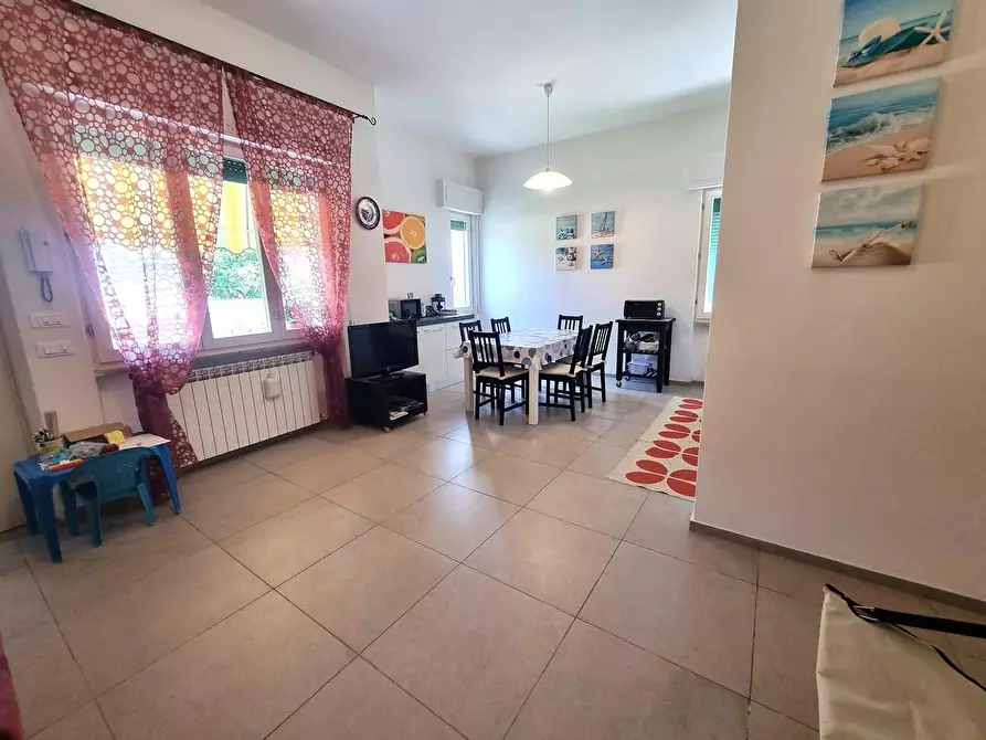 Immagine 13 di Casa indipendente in vendita  a Viareggio