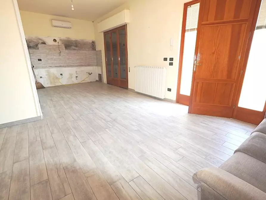Immagine 5 di Appartamento in vendita  a Lucca