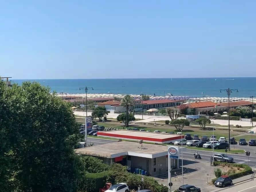 Immagine 2 di Appartamento in affitto  a Viareggio