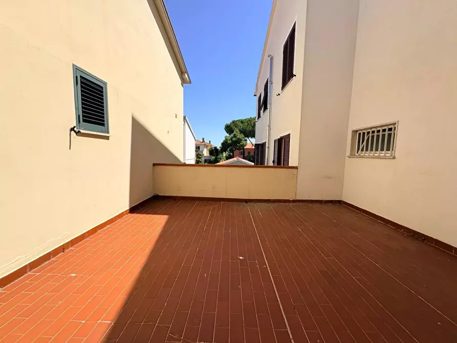 Immagine 13 di Appartamento in vendita  a Cecina