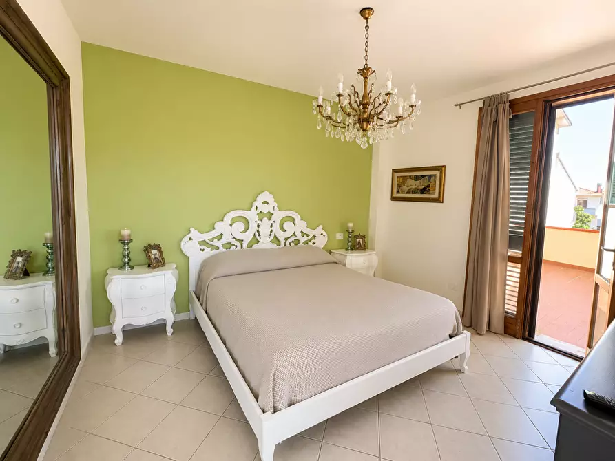 Immagine 10 di Appartamento in vendita  a Cecina