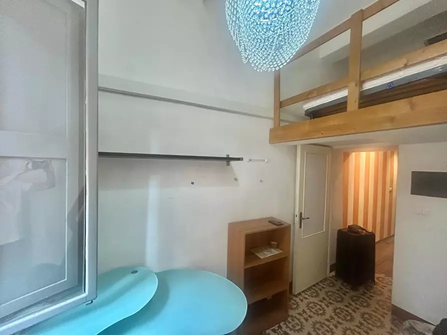 Immagine 11 di Appartamento in vendita  a Siena