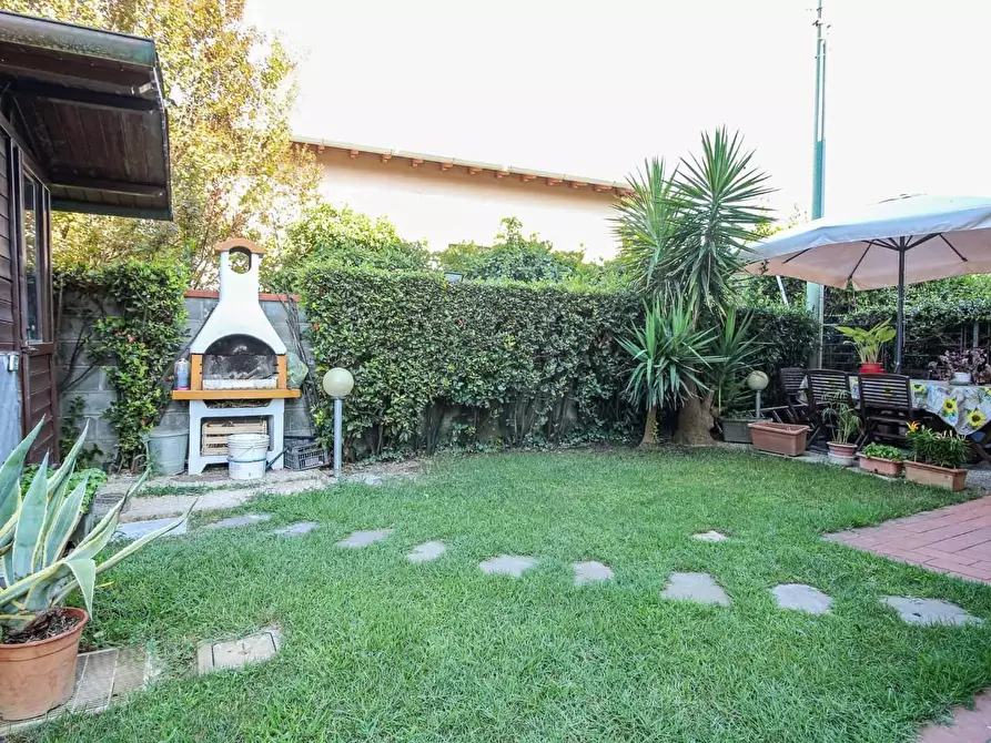 Immagine 29 di Casa bifamiliare in vendita  a San Giuliano Terme
