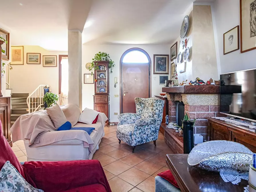 Immagine 3 di Casa bifamiliare in vendita  a San Giuliano Terme