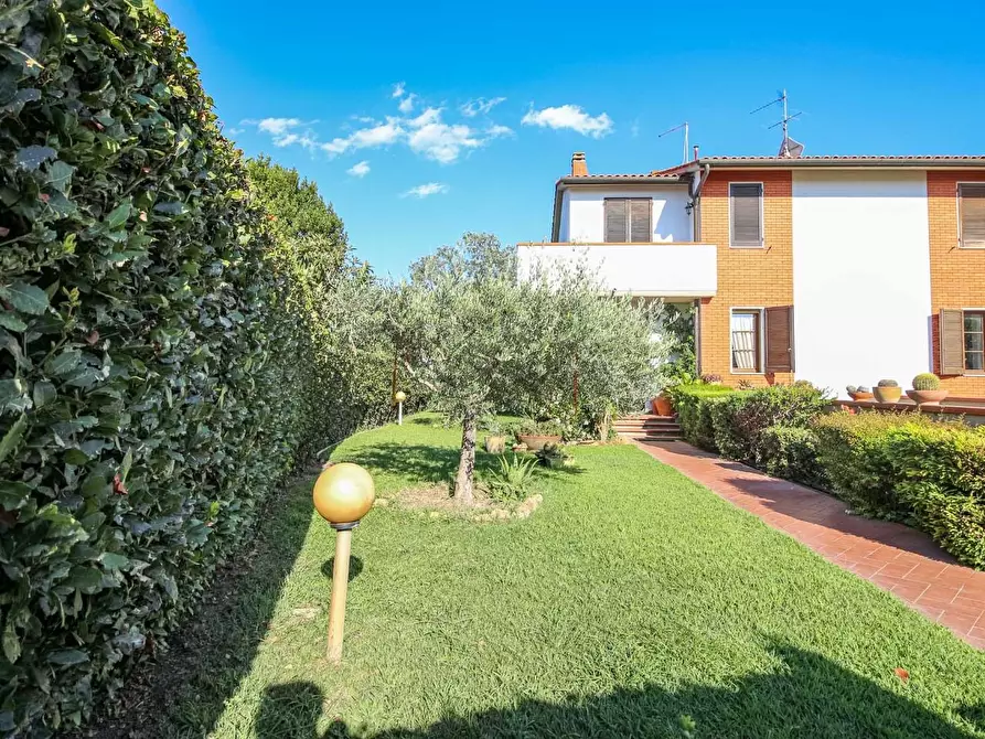 Immagine 35 di Casa bifamiliare in vendita  a San Giuliano Terme