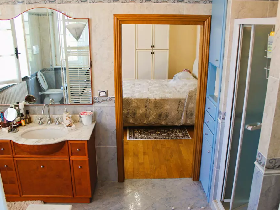 Immagine 21 di Villa in vendita  a Arezzo