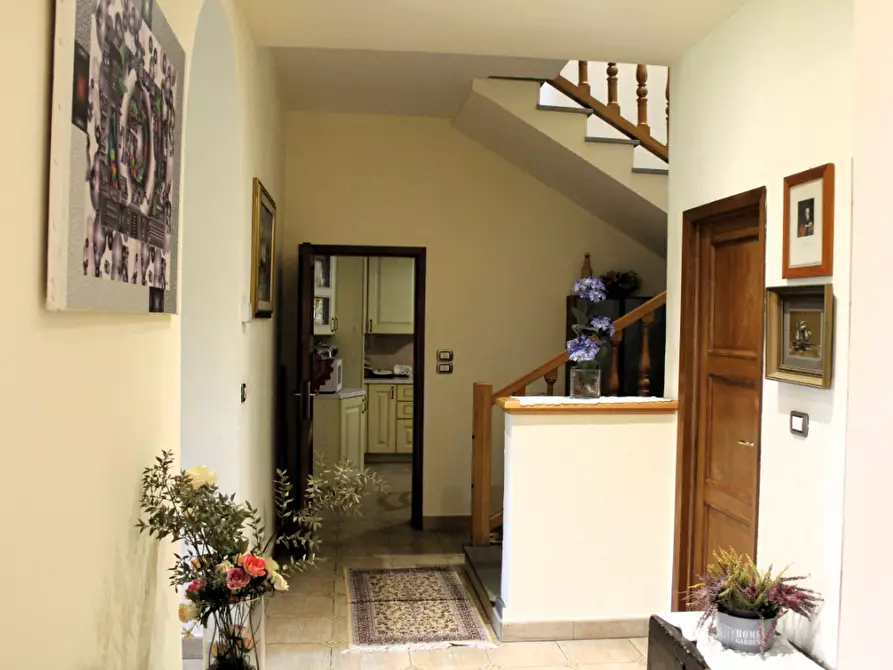 Immagine 2 di Villa in vendita  a Arezzo