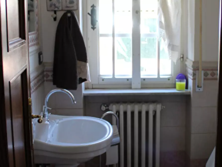 Immagine 6 di Villa in vendita  a Arezzo