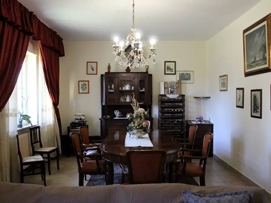 Immagine 5 di Villa in vendita  a Arezzo