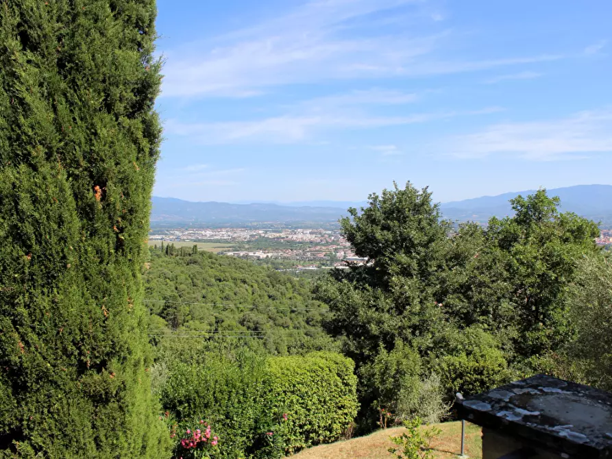 Immagine 17 di Villa in vendita  a Arezzo