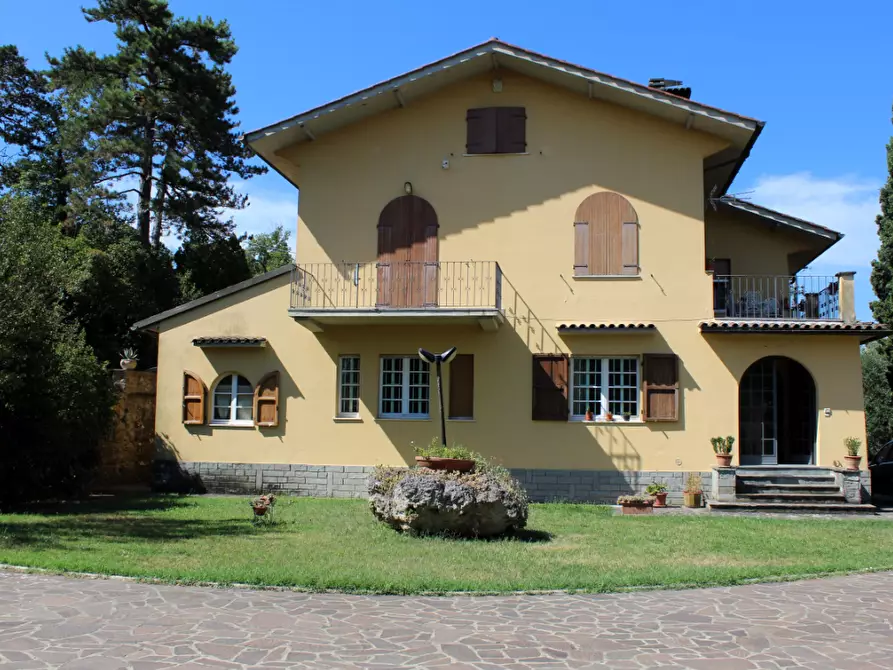 Immagine 1 di Villa in vendita  a Arezzo