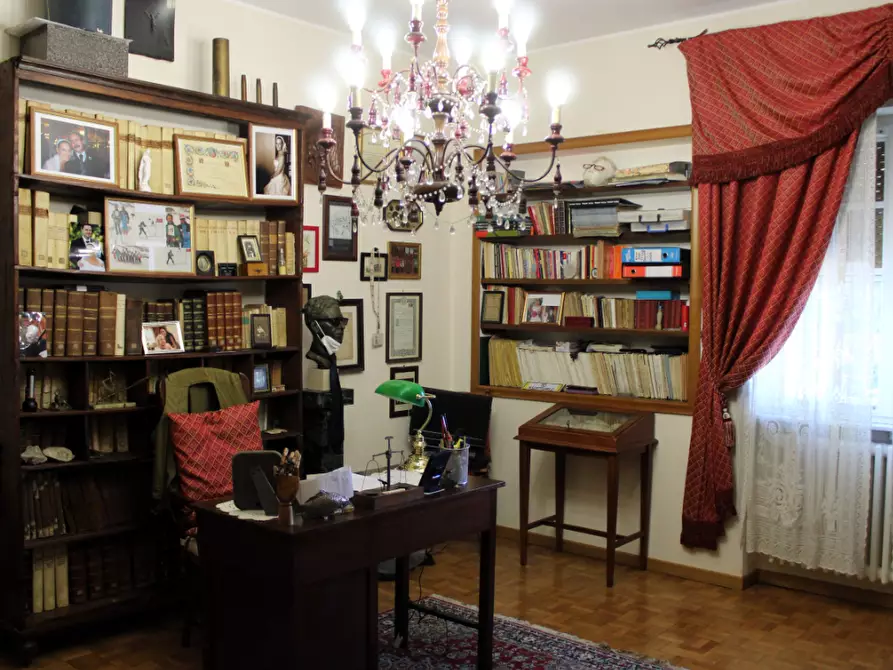 Immagine 8 di Villa in vendita  a Arezzo
