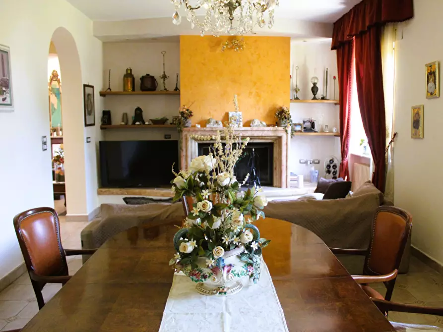 Immagine 3 di Villa in vendita  a Arezzo