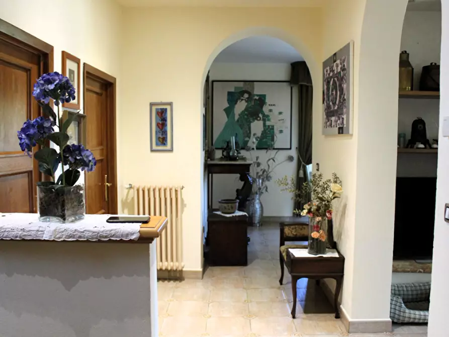 Immagine 9 di Villa in vendita  a Arezzo
