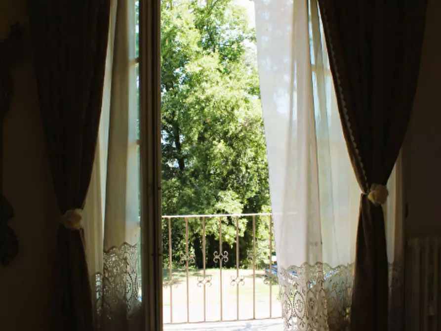 Immagine 25 di Villa in vendita  a Arezzo
