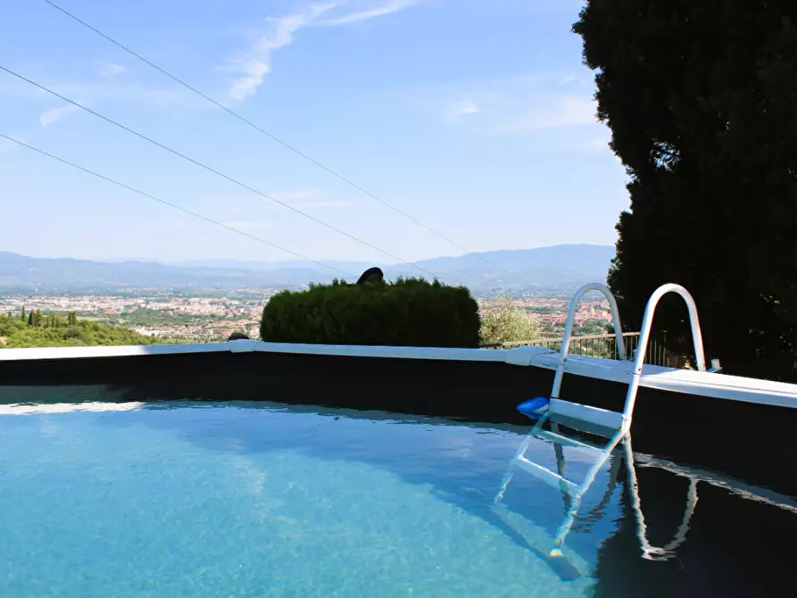 Immagine 26 di Villa in vendita  a Arezzo