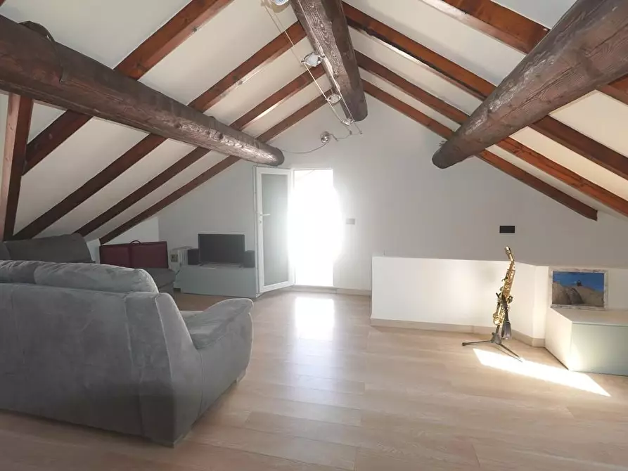 Immagine 21 di Appartamento in vendita  a Lucca