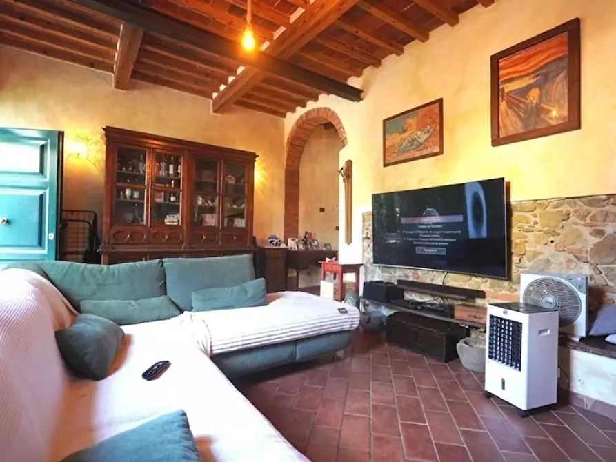 Immagine 1 di Terratetto in vendita  a Lucca