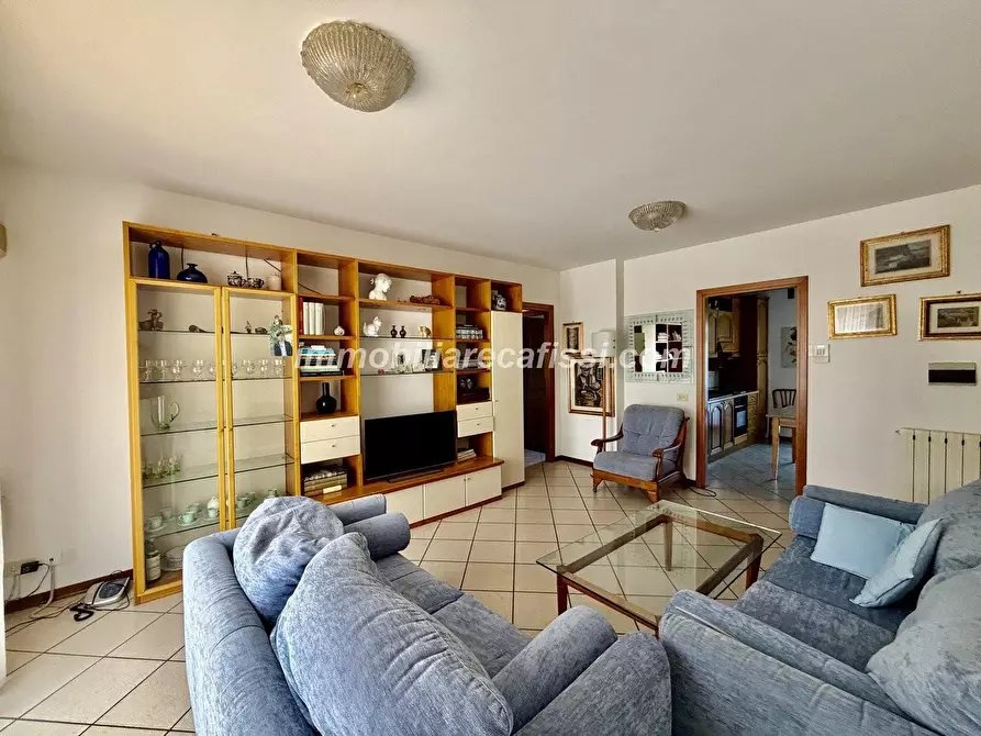 Immagine 2 di Appartamento in vendita  a Carmignano