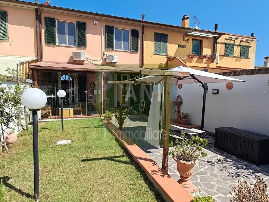 Immagine 11 di Villetta a schiera in vendita  a Livorno
