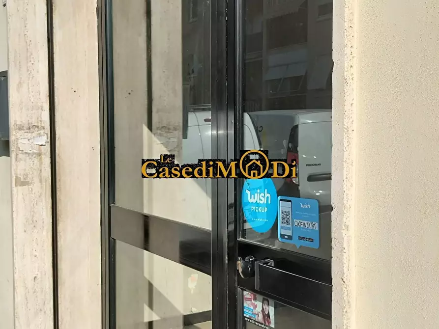 Immagine 6 di Locale commerciale in vendita  a Livorno
