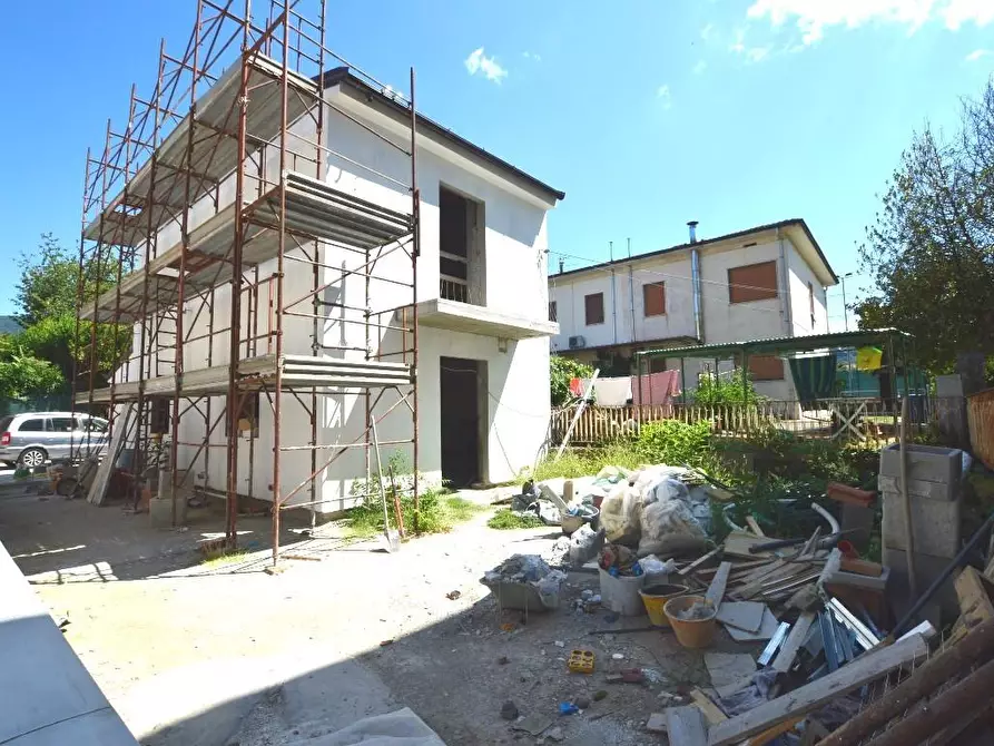 Immagine 6 di Villa in vendita  a Lucca
