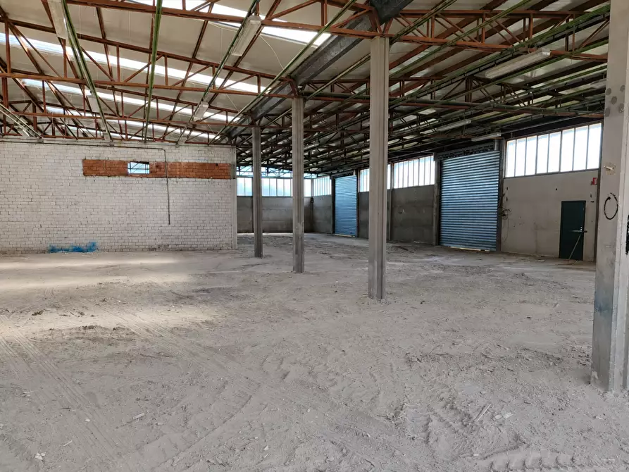 Immagine 2 di Attività artigianale in vendita  a Capannori