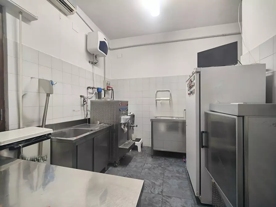Immagine 12 di Attività commerciale in vendita  a Cerreto Guidi