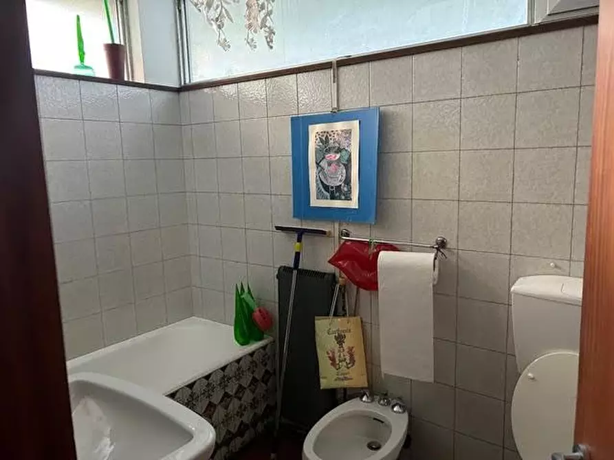 Immagine 16 di Ufficio in affitto  a Carrara
