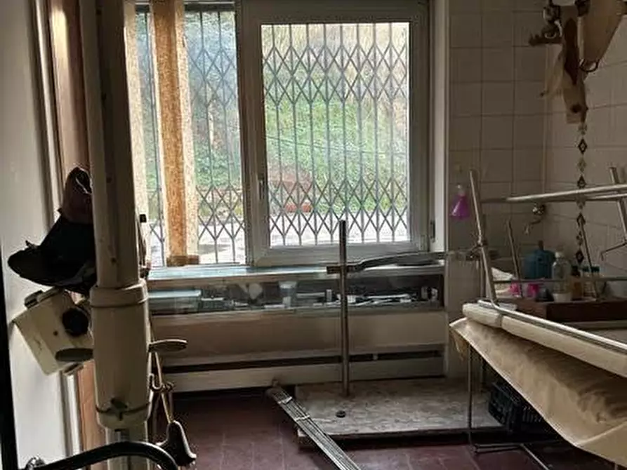 Immagine 10 di Ufficio in affitto  a Carrara