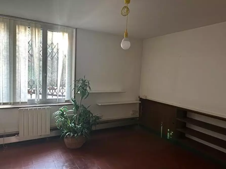 Immagine 3 di Ufficio in affitto  a Carrara