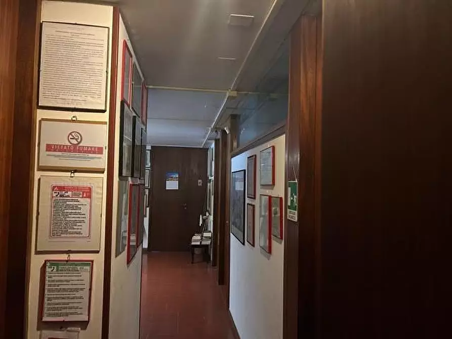 Immagine 6 di Ufficio in affitto  a Carrara