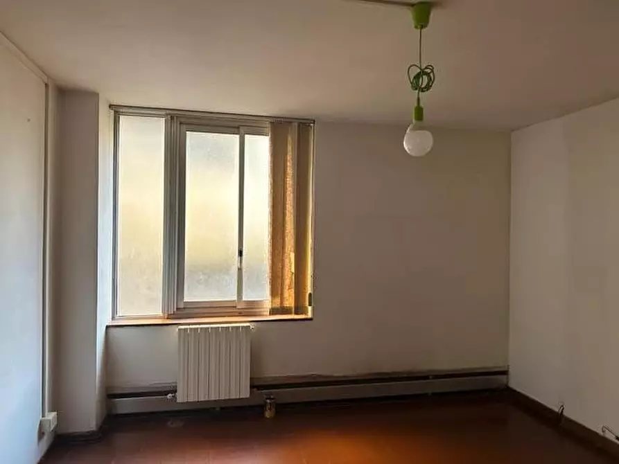 Immagine 4 di Ufficio in affitto  a Carrara