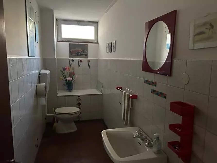 Immagine 8 di Ufficio in affitto  a Carrara