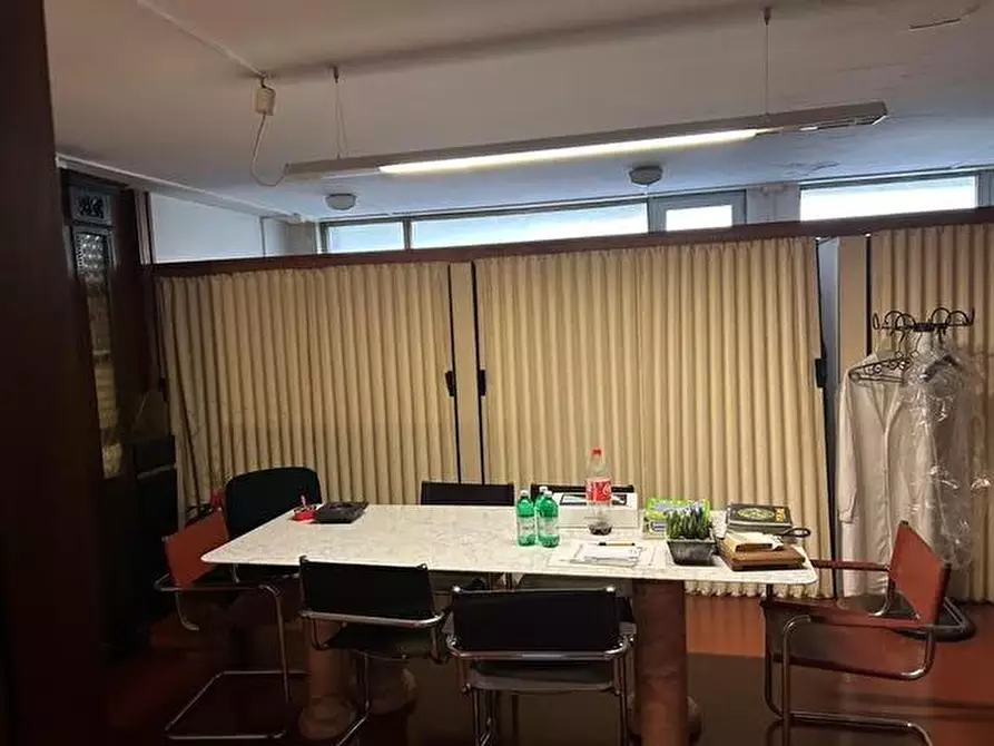 Immagine 14 di Ufficio in affitto  a Carrara