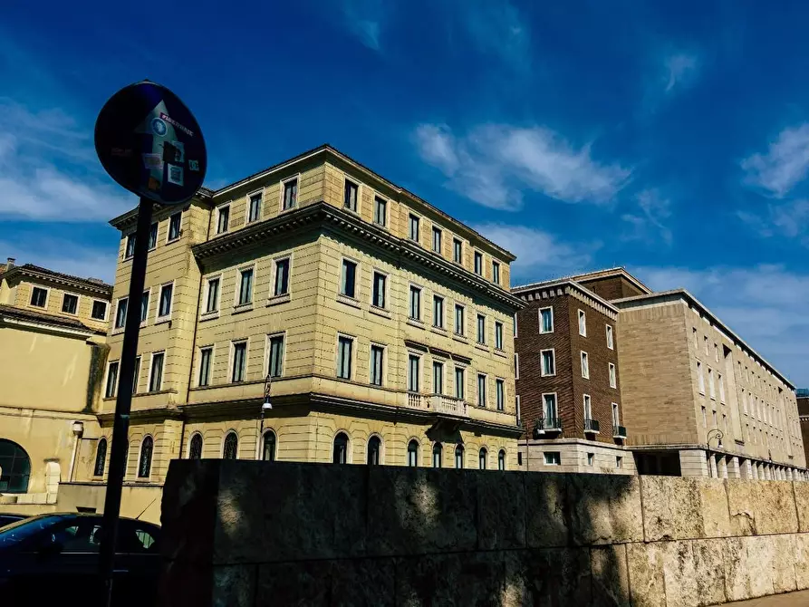 Immagine 3 di Palazzo in vendita  a Rivoli
