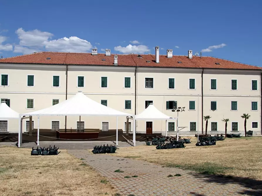 Immagine 6 di Palazzo in vendita  a Rivoli