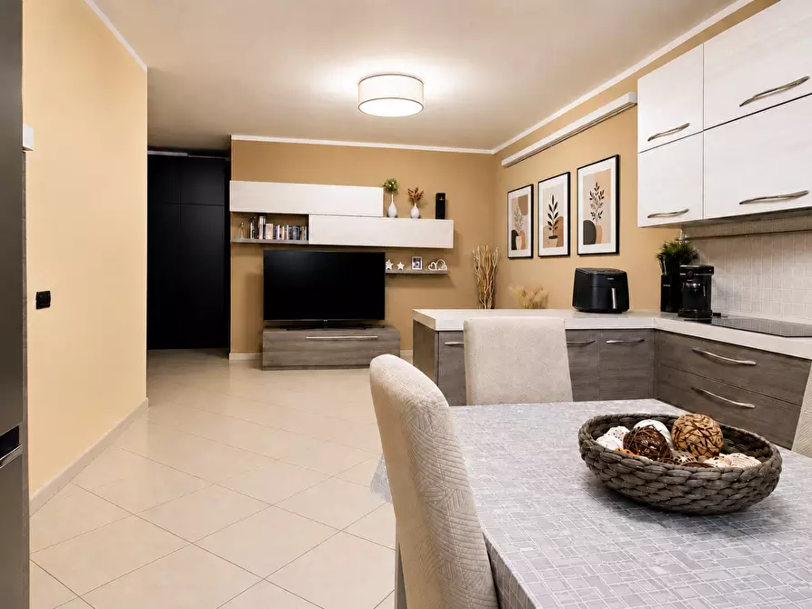 Immagine 2 di Appartamento in vendita  a Cascina