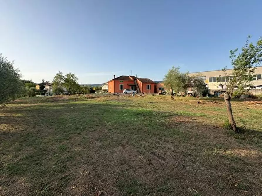 Immagine 1 di Villa in vendita  a Larciano