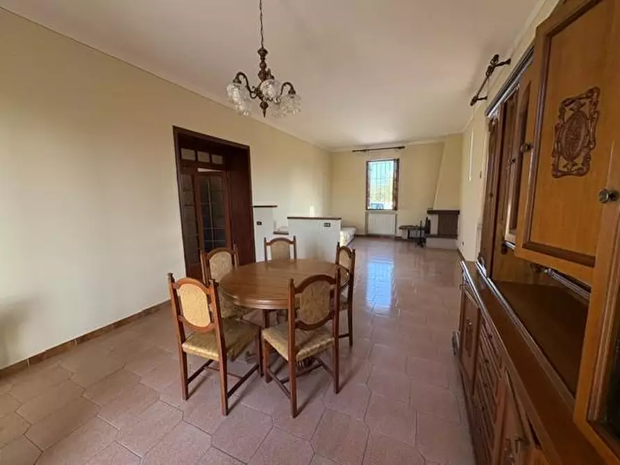 Immagine 3 di Villa in vendita  a Larciano