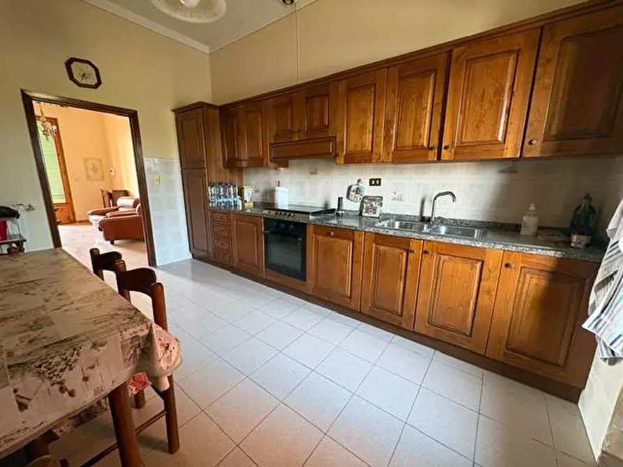 Immagine 13 di Villa in vendita  a Larciano