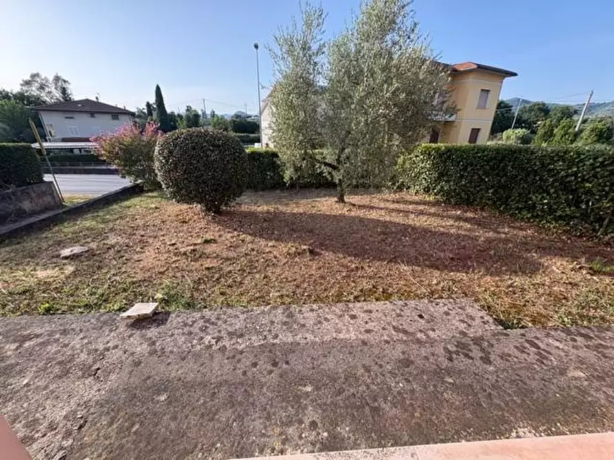 Immagine 17 di Villa in vendita  a Larciano