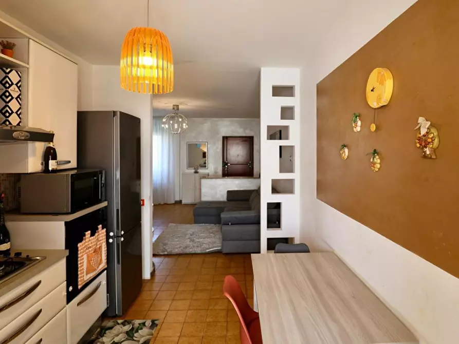 Immagine 2 di Appartamento in vendita  a Viareggio
