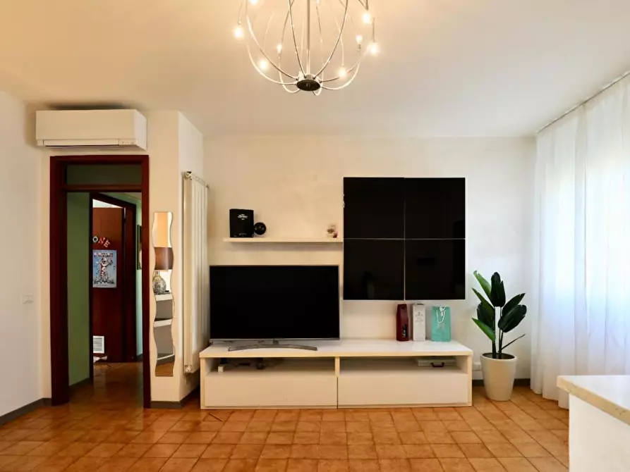 Immagine 4 di Appartamento in vendita  a Viareggio