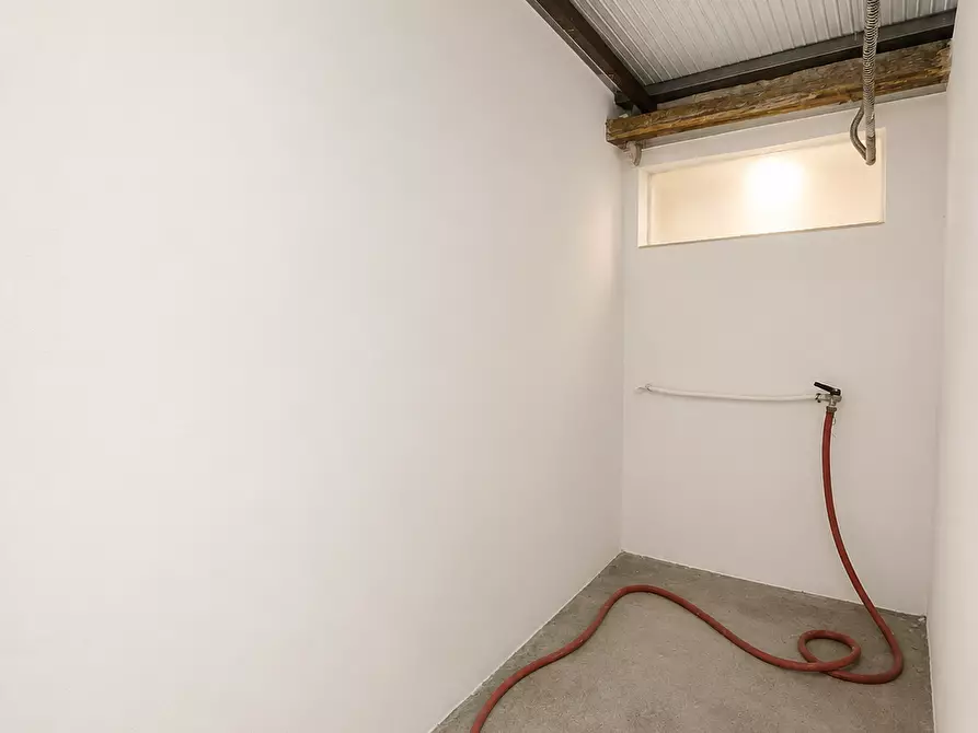 Immagine 7 di Negozio in vendita  a Empoli