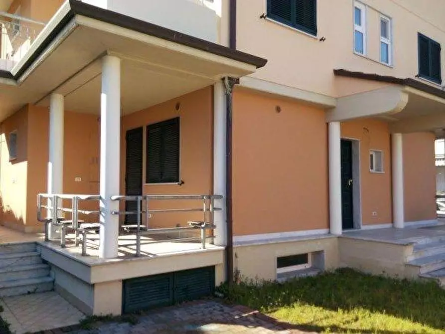 Immagine 1 di Appartamento in vendita  a Viareggio
